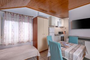 Studio Apartment Iva - Happy Rentals