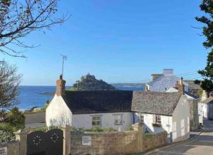Cosy Cottage Central Marazion with Parking