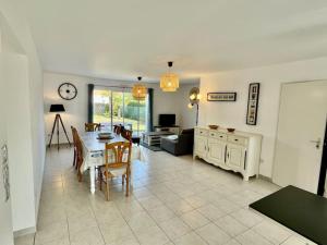 Maisons de vacances Charmante Maison a la mer proche plage : photos des chambres