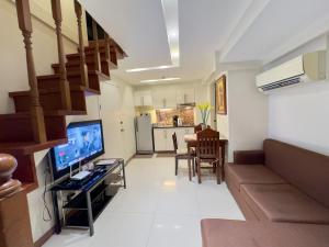 2BR condo in BGC with WiFiNetflixDisney+