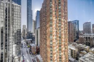 Gold Coast 2br w outdoor terrace nr beach l CHI-1016