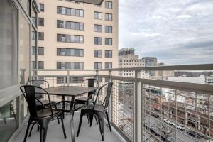 Bethesda 2br w wd gym pool nr dining WDC-660
