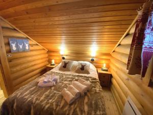 Chalets LE GRAND CERF Chalet en rondins avec SPA Jacuzzi : photos des chambres