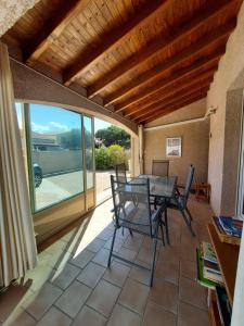 Maisons de vacances Sainte Marie la mer : Villa independante, plage a pied a 250 m : photos des chambres