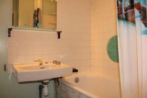 Appartements 450 - A ERQUY, en bordure de la tres belle plage de CAROUAL : photos des chambres