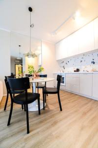 Comfortable Bright Apartment by ECRU near Metro WWA48