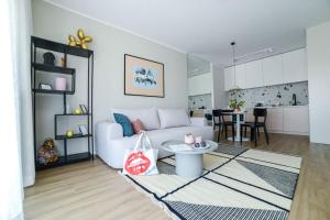 Comfortable Bright Apartment by ECRU near Metro WWA48