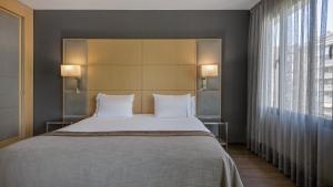 Standard King Room with Street View room in AC Hotel Victoria Suites