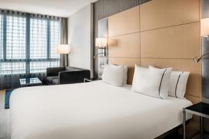 Premium Junior King Suite with Street View room in AC Hotel Victoria Suites