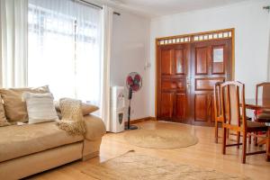 2 Bed Cottage Sleeps 4 - Onsite Parking Garden