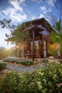 Một căn nhà gỗ ấm áp - Ấp Ðinh An (1)