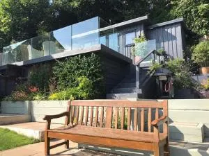 A Cotswold Cabin with Great Views and a Hot Tub - Ebley