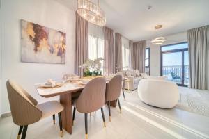 Luxury Madinat Living 2BR with Sea Views