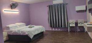 Tazrah roomstay (1 queen or 2 twin super single room)