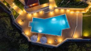 Pieno di Luce Skala loft with private 107m2 pool and breakfast