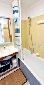 Appartements CAP BLEU Appartement 4 personnes, vue golf, acces piscines gratuit : photos des chambres