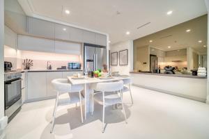 Seaside Splendor: Luxe Retreat at Emaar Beachfront