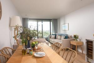 Oceans Eleven - Sea view - Secure parking - Footsteps from beach