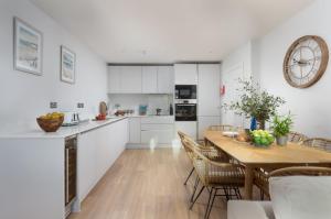 Oceans Eleven - Sea view - Secure parking - Footsteps from beach