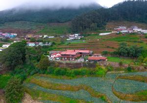 SILENT VALLEY FARMSTEAD OOTY by VOYE HOMES