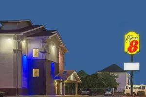 纽卡斯尔速8汽车旅馆 - 埃尔克顿