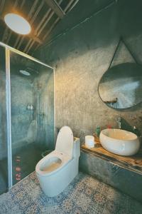 Phòng có giường cỡ King nhìn ra cảnh núi non (King Room with Mountain View)