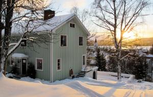 Amazing Home In Jrpen With House A Mountain View