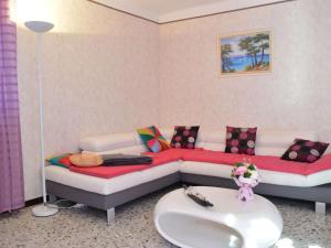 Maisons de vacances Maison 4 pieces avec terrasse, climatisation et parking - Proche plage a Frejus - FR-1-226A-48 : photos des chambres
