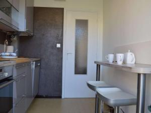 Maisons de vacances Maison 4 pieces avec terrasse, climatisation et parking - Proche plage a Frejus - FR-1-226A-48 : photos des chambres