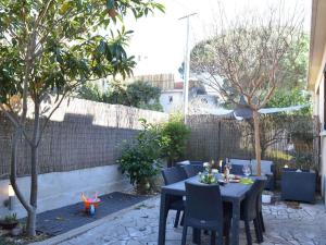 Maisons de vacances Maison 4 pieces avec terrasse, climatisation et parking - Proche plage a Frejus - FR-1-226A-48 : photos des chambres