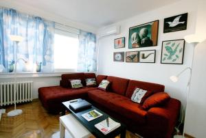 Magritte Business grade comfortable apartment.