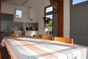 Villas 480 - Maison de pecheur a 50m de la Plage de Caroual : photos des chambres