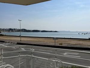 504 - A Erquy, en bordure de la plage du centre, à 800m des commerces