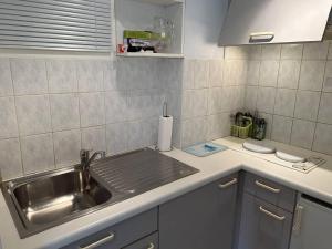 504 - A Erquy, en bordure de la plage du centre, à 800m des commerces