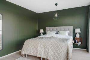 Guestly Homes - 4BR Serene Villa with Garden