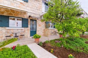 Apartments Lena & Lara