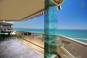 Luxury Suite Penthouse 4 bedrooms facing the sea