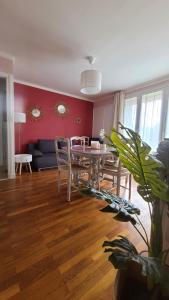 Appartement lumineux avec vue sur les montagnes.