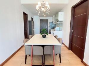 Sweet family room near Old City