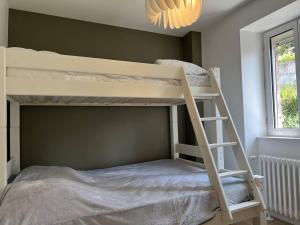 Villas 650 - Belle Maison en pierre avec jardin en plein centre d'Erquy : photos des chambres