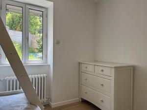 Villas 650 - Belle Maison en pierre avec jardin en plein centre d'Erquy : photos des chambres