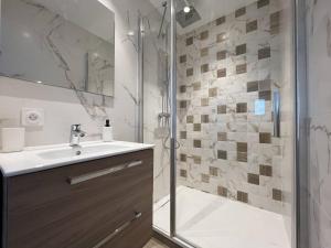 Villas 650 - Belle Maison en pierre avec jardin en plein centre d'Erquy : photos des chambres