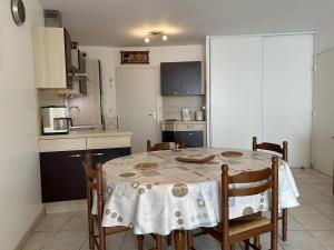 Appartements 652 - Appartement avec terrasse a Erquy Centre, dans une residence recente a 100m de la plage : photos des chambres