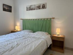 Appartements 652 - Appartement avec terrasse a Erquy Centre, dans une residence recente a 100m de la plage : photos des chambres