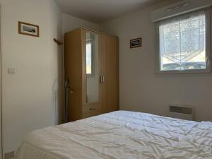 Appartements 652 - Appartement avec terrasse a Erquy Centre, dans une residence recente a 100m de la plage : photos des chambres