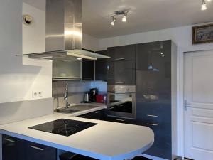 Appartements 656 - Charmant studio a Erquy, situe a environ 100m du centre 300m de la plage : photos des chambres