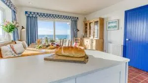 Min y Mor - Rhoscolyn