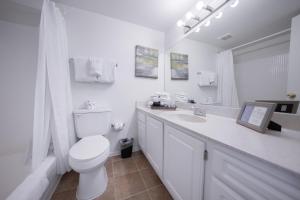 Scottsdales premium short term getaway, Fully furnished 1 bedroom homes, FREE Golf, cable, utilities, Wi-Fi, parking, pool, and bike trails- Unit 241 apts