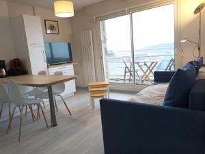 Appartements 664 - Bel appartement a Erquy, a 400m de la plage du centre offrant une vue en hauteur du Port : photos des chambres