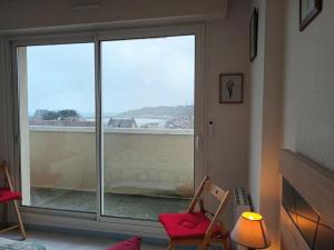 Appartements 664 - Bel appartement a Erquy, a 400m de la plage du centre offrant une vue en hauteur du Port : photos des chambres